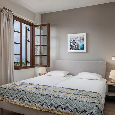 Alianthos Aparthotel 3*