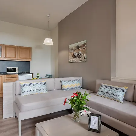 Aparthotel Alianthos 3*