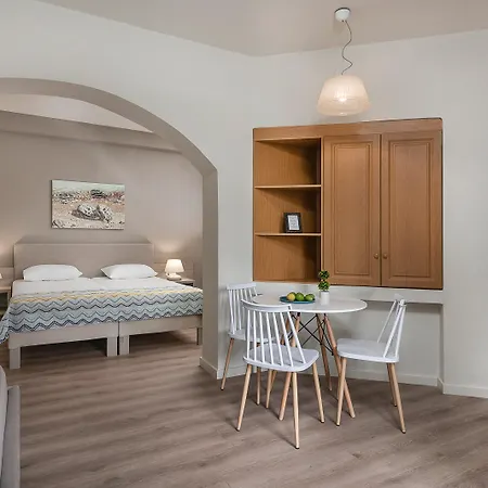 Aparthotel Alianthos