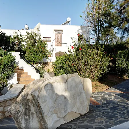 מלון דירות Alianthos 3*